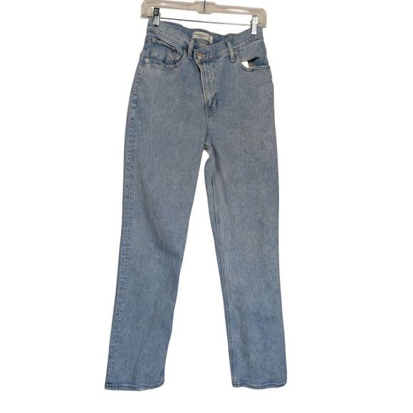 Abercrombie 26 / 2 The 90s Straight Ultra High Rise Jeans Crossover Light Wash - Picture 1 of 8